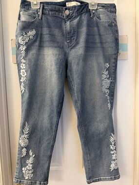 C EST 1946 Stretch Jeans with Embroidered Flowers Sz 16W